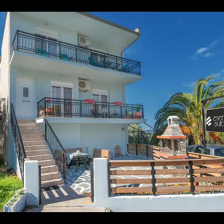 Esencia Suites Holiday home *